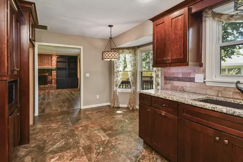 Kitchen - 3162 W Tracy Ct, Springfield, MO 65807 photo 6 of 7