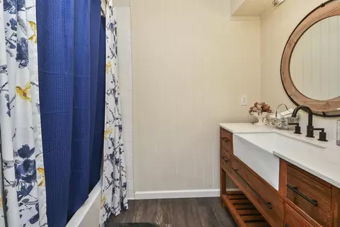 Bath - 3162 W Tracy Ct, Springfield, MO 65807 photo 5 of 6