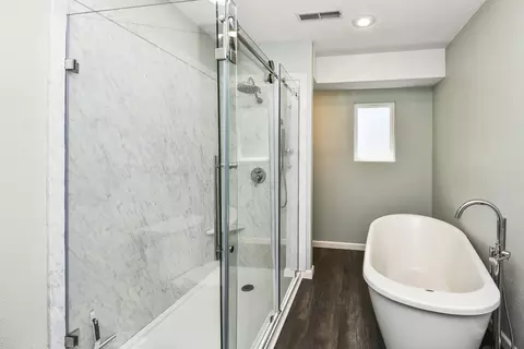 Bath - 3162 W Tracy Ct, Springfield, MO 65807 photo 2 of 6