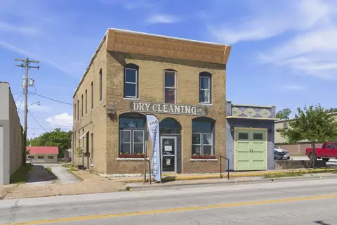 Exterior - 215 N Main Ave, Bolivar, MO 65613 photo 5 of 6