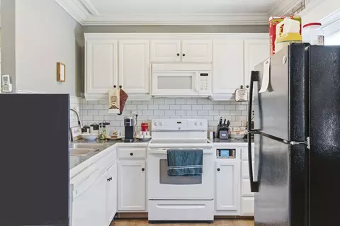 Kitchen - 215 N Main Ave, Bolivar, MO 65613 photo 1 of 4