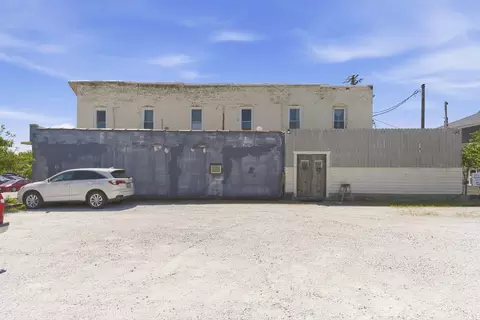 Exterior - 215 N Main Ave, Bolivar, MO 65613 photo 3 of 6