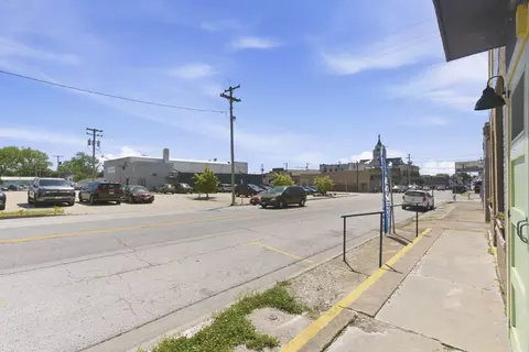 Exterior - 215 N Main Ave, Bolivar, MO 65613 photo 4 of 6