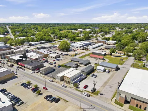 View/Area - 215 N Main Ave, Bolivar, MO 65613 photo 2 of 5