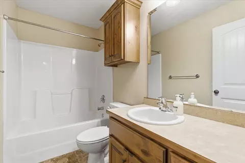 Bath - 3277 W Cardinal St, Springfield, MO 65810 photo 3 of 3