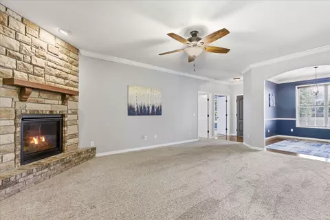 Living - 3277 W Cardinal St, Springfield, MO 65810 photo 3 of 3
