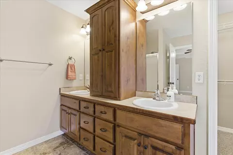 Bath - 3277 W Cardinal St, Springfield, MO 65810 photo 1 of 3
