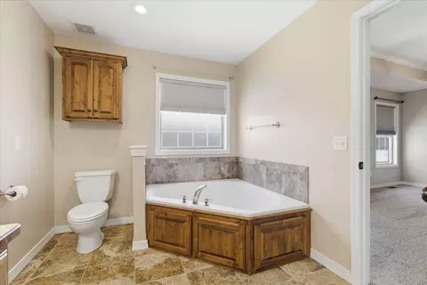 Bath - 3277 W Cardinal St, Springfield, MO 65810 photo 2 of 3