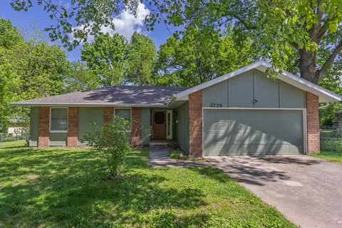 2725 E Lombard St, Springfield, MO 65802