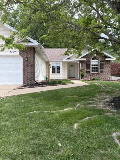 3704 N 10th St, Ozark, MO 65721