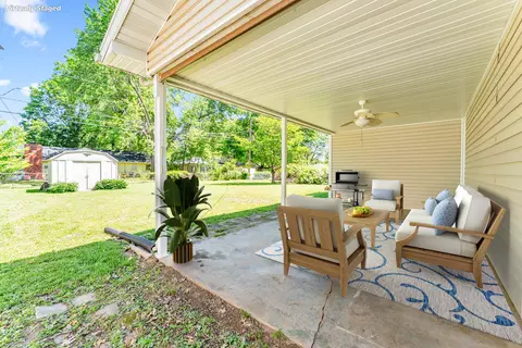 Exterior - 1261 E Gretna St, Springfield, MO 65804 photo 5 of 8