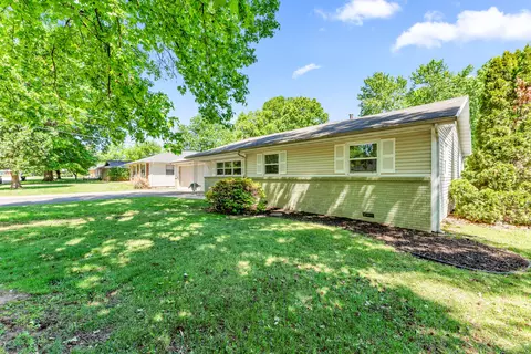 Exterior - 1261 E Gretna St, Springfield, MO 65804 photo 2 of 8