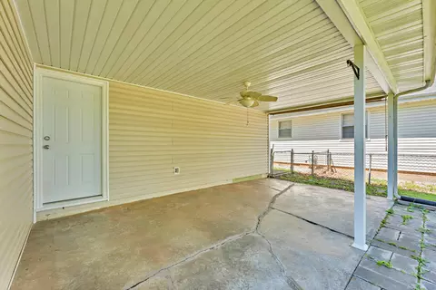 Exterior - 1261 E Gretna St, Springfield, MO 65804 photo 7 of 8