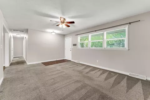 Living - 1261 E Gretna St, Springfield, MO 65804 photo 6 of 6