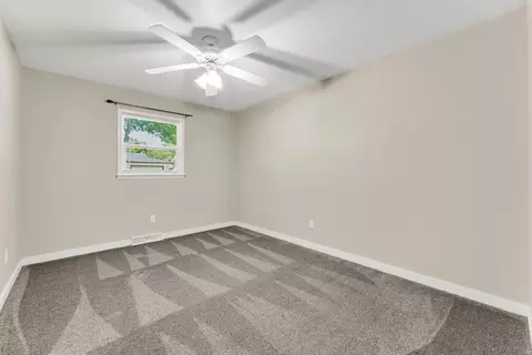 Bedroom - 1261 E Gretna St, Springfield, MO 65804 photo 4 of 6