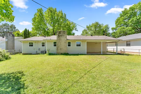 Exterior - 1261 E Gretna St, Springfield, MO 65804 photo 4 of 8
