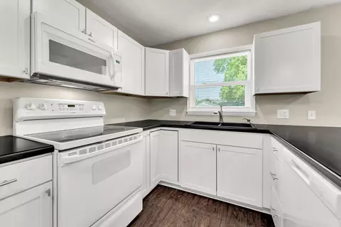 Kitchen - 1261 E Gretna St, Springfield, MO 65804 photo 3 of 3
