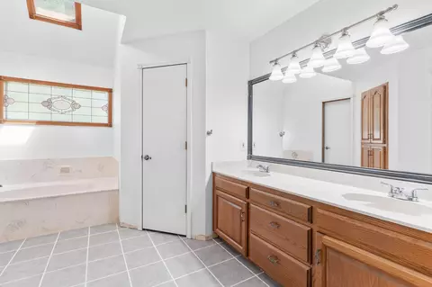 Bath - 2249 E Cragmont St, Springfield, MO 65804 photo 2 of 6