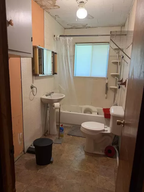 Bath - 226 Sharp St, Mountain View, MO 65548 photo 1 of 1