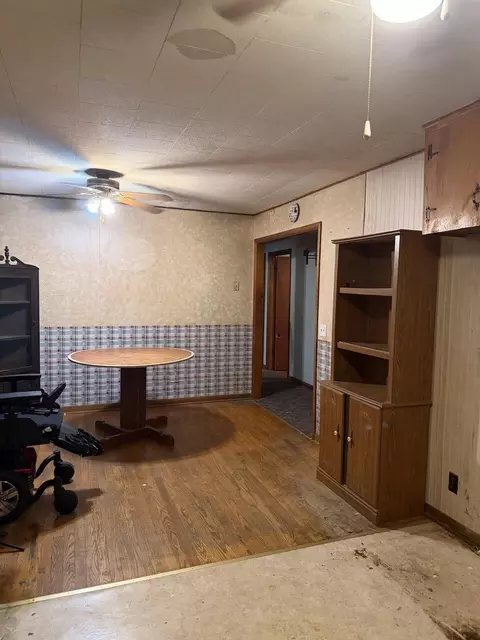 Dining - 226 Sharp St, Mountain View, MO 65548 photo 2 of 2