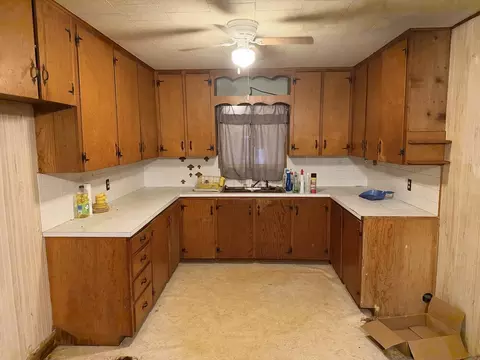 Kitchen - 226 Sharp St, Mountain View, MO 65548 photo 2 of 2
