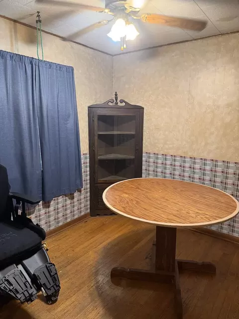 Dining - 226 Sharp St, Mountain View, MO 65548 photo 1 of 2
