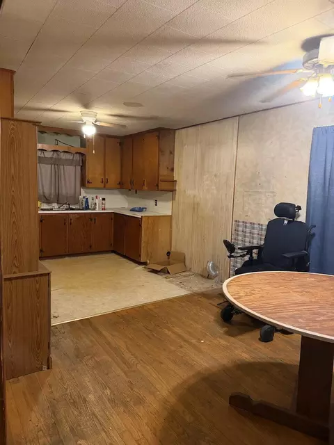 Kitchen - 226 Sharp St, Mountain View, MO 65548 photo 1 of 2