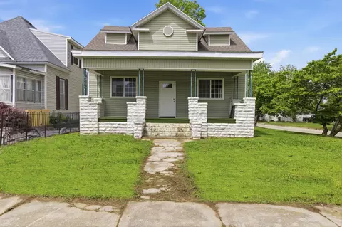 620 6th St, Monett, MO 65708
