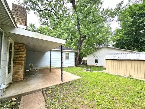 Exterior - 2229 N Kellett Ave, Springfield, MO 65803 photo 6 of 11