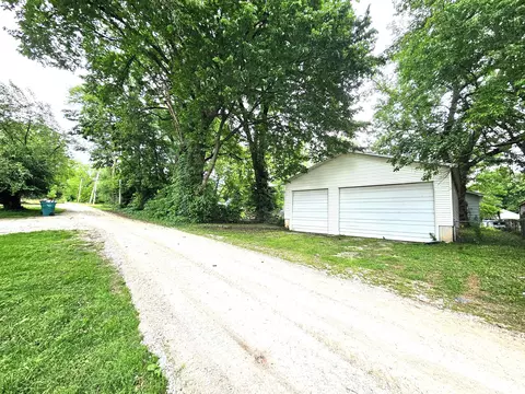 Exterior - 2229 N Kellett Ave, Springfield, MO 65803 photo 5 of 11