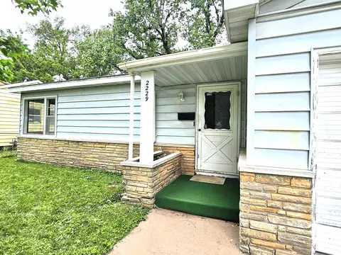 Exterior - 2229 N Kellett Ave, Springfield, MO 65803 photo 4 of 11