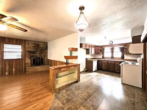 Living - 2229 N Kellett Ave, Springfield, MO 65803 photo 8 of 8