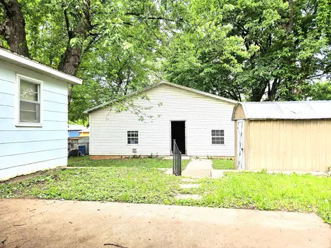 Exterior - 2229 N Kellett Ave, Springfield, MO 65803 photo 7 of 11