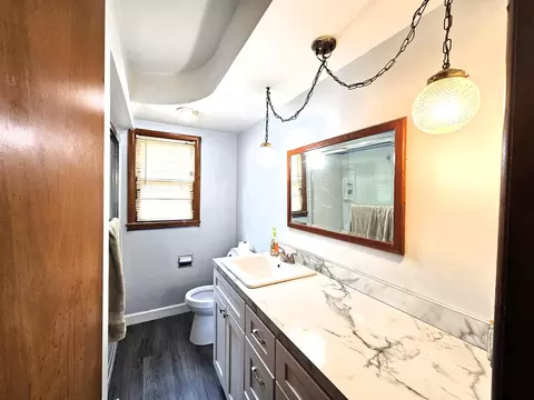 Bath - 2229 N Kellett Ave, Springfield, MO 65803 photo 2 of 2