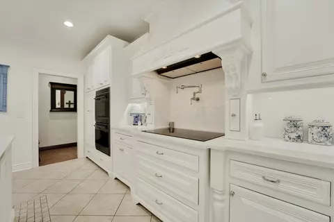 Kitchen - 1690 S Royal Dr, Springfield, MO 65809 photo 4 of 6