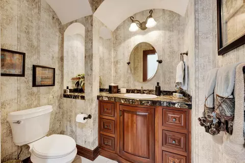 Bath - 1690 S Royal Dr, Springfield, MO 65809 photo 2 of 11