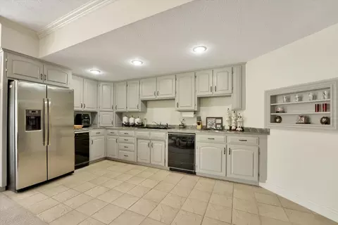 Kitchen - 1690 S Royal Dr, Springfield, MO 65809 photo 6 of 6