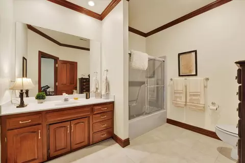 Bath - 1690 S Royal Dr, Springfield, MO 65809 photo 10 of 11