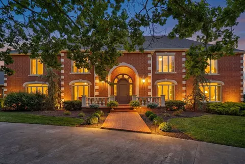 1690 S Royal Dr, Springfield, MO 65809