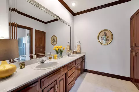 Bath - 1690 S Royal Dr, Springfield, MO 65809 photo 6 of 11