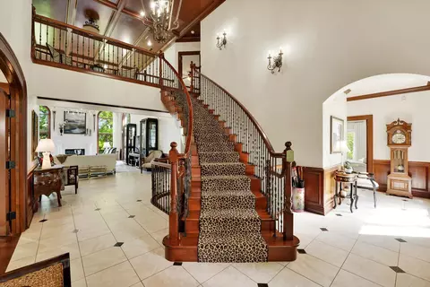 Entry Way - 1690 S Royal Dr, Springfield, MO 65809 photo 2 of 10