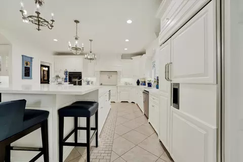 Kitchen - 1690 S Royal Dr, Springfield, MO 65809 photo 2 of 6