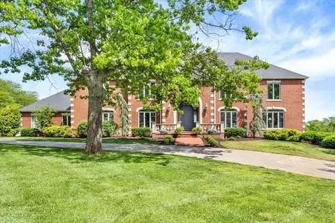 Exterior - 1690 S Royal Dr, Springfield, MO 65809 photo 6 of 12