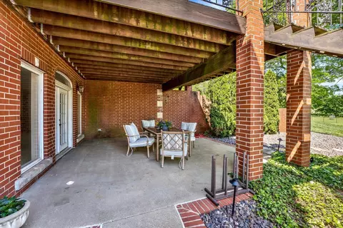 Exterior - 1690 S Royal Dr, Springfield, MO 65809 photo 11 of 12