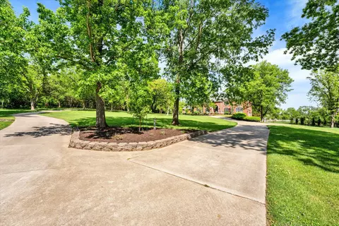 Exterior - 1690 S Royal Dr, Springfield, MO 65809 photo 2 of 12