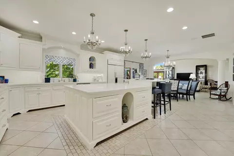 Kitchen - 1690 S Royal Dr, Springfield, MO 65809 photo 5 of 6