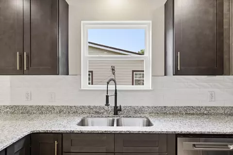 Kitchen - 915 S Hudson Ave, Aurora, MO 65605 photo 3 of 3