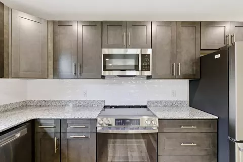 Kitchen - 915 S Hudson Ave, Aurora, MO 65605 photo 2 of 3