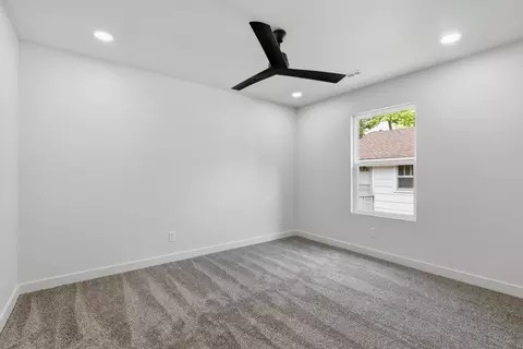 Bedroom - 915 S Hudson Ave, Aurora, MO 65605 photo 4 of 4