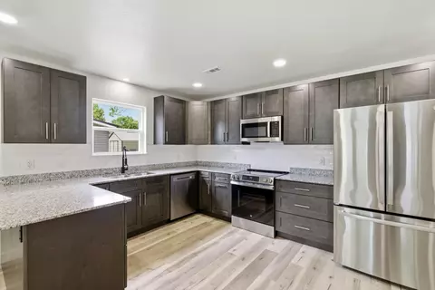 Kitchen - 915 S Hudson Ave, Aurora, MO 65605 photo 1 of 3